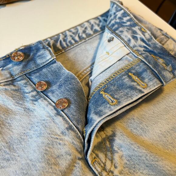 We The Free Women Blue Denim Shorts Grunge Distressed Button Fly Raw Hem Size 31 - Picture 4 of 12